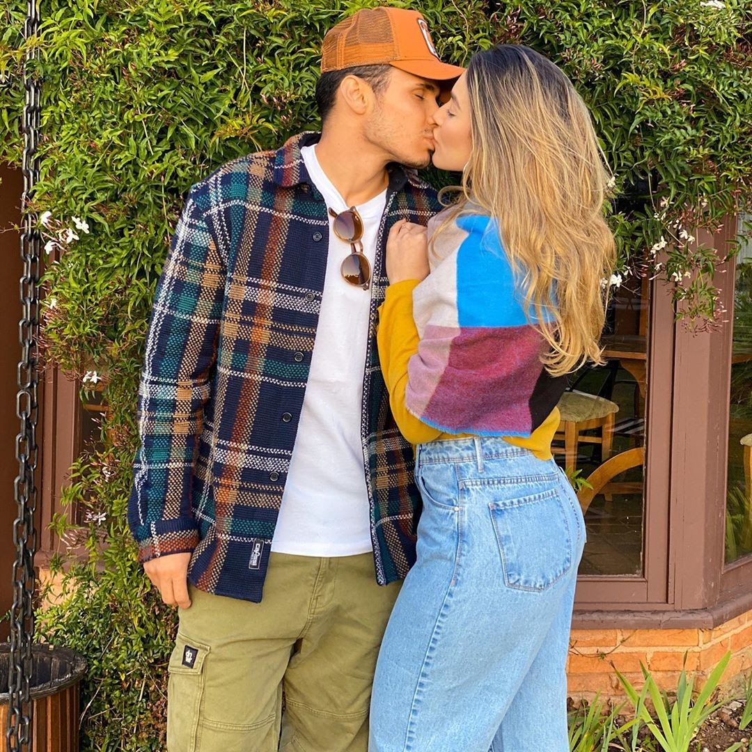Bruna Santana com o namoro (Foto: Reprodução/ Instagram)