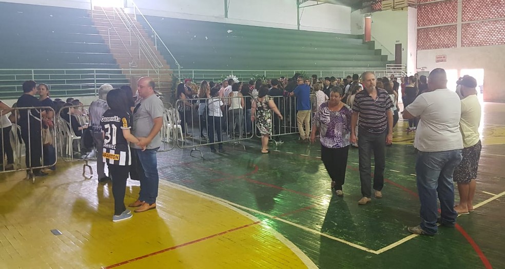 GinÃ¡sio recebeu dezenas de pessoas para o velÃ³rio de Daniel em Conselheiro Lafaiete â€” Foto: Guilherme Frossard