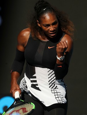 Serena Williams comemora ponto na semifinal do Aberto da Austrália (Foto: Getty Images)