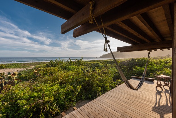 Uma casa de praia que respeita a natureza ao máximo (Foto: Jaime Navarro )