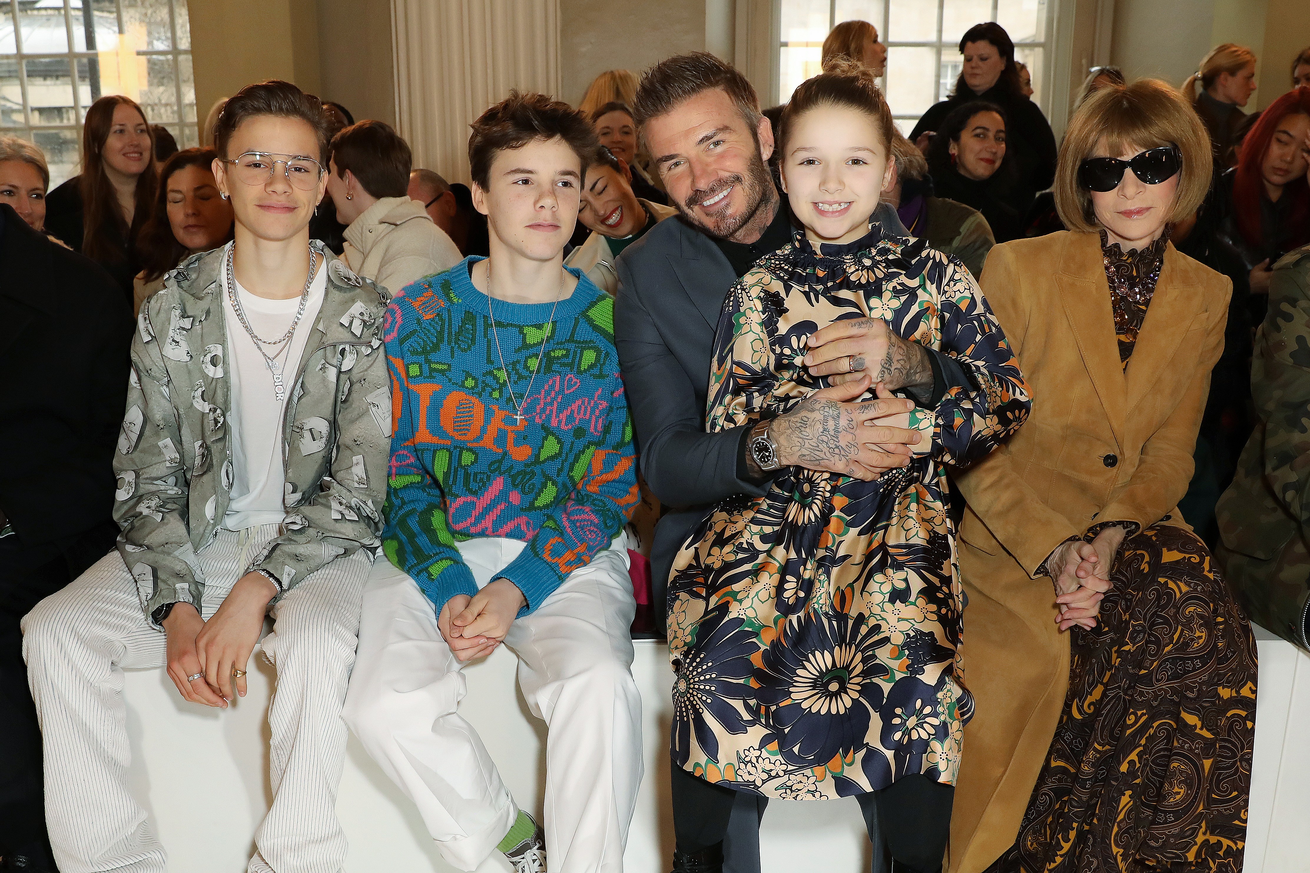 David Beckham e os filhos prestigiaram Victoria Beckham (Foto: Getty Images)