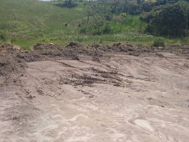 Área de extração fica próximo à Lagoa de Jaconé (Foto: Divulgação / Ascom Disque Denúncia)