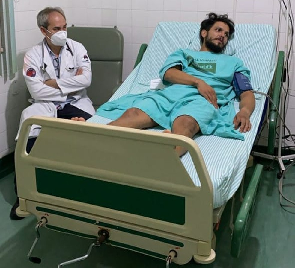 Antônio Sena foi levado para um hospital após chegar a Santarém — Foto: Instagram/Tiago Sena/Reprodução