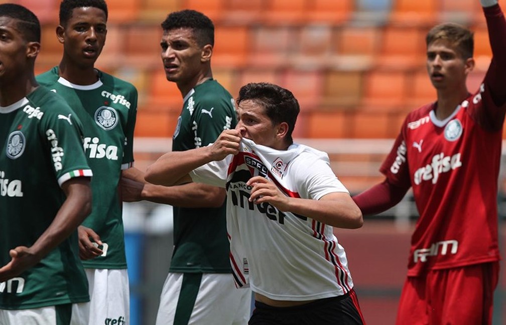 Pablo Maia comemora gol na final do Paulista sub-17 de 2019 — Foto: Rubens Chiri/saopaulofc.net