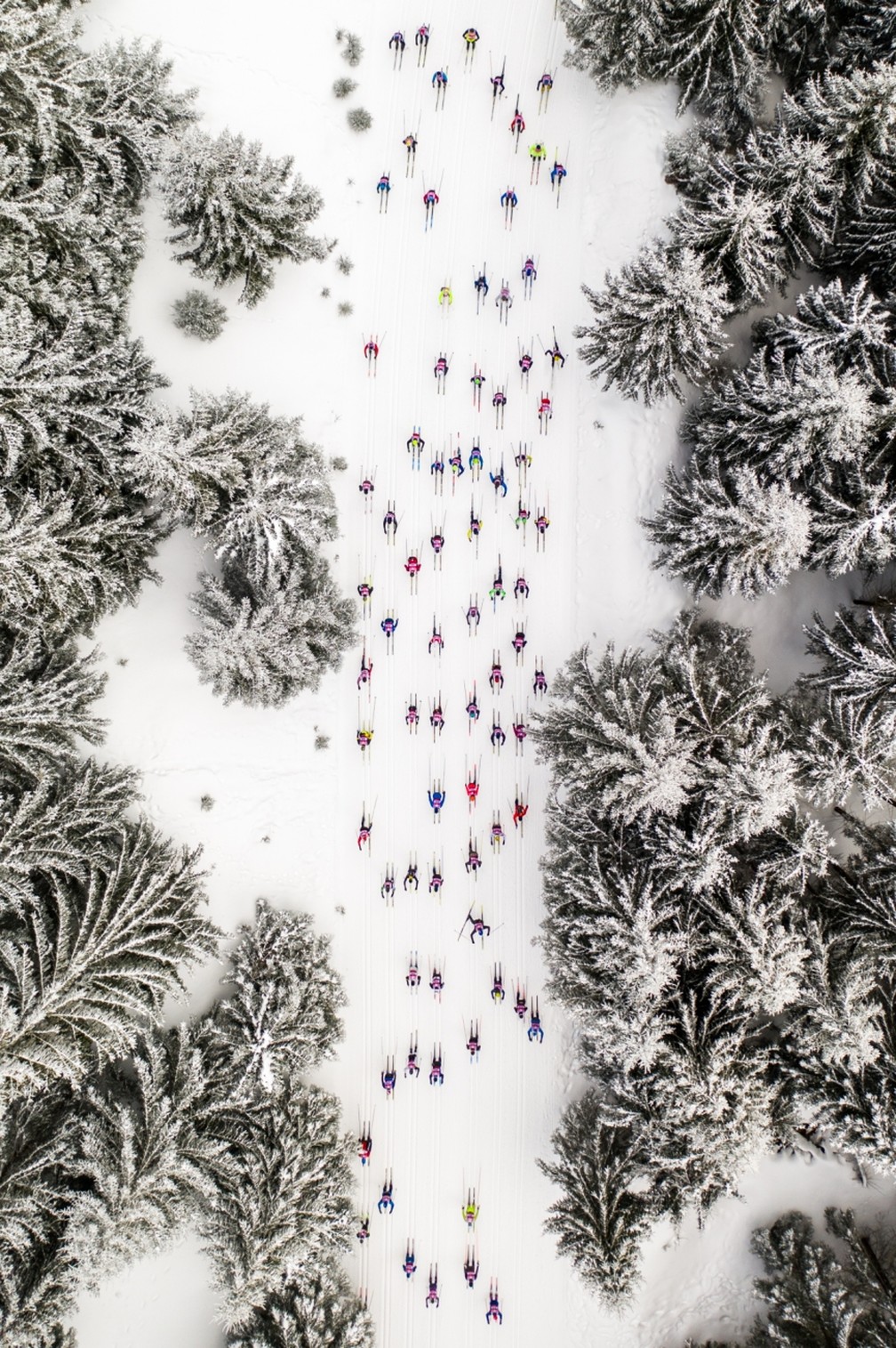 ''Esquiadores em queda' foi a vencedora na categoria Esporte — Foto: Daniel Koszela/Drone Photo Awards