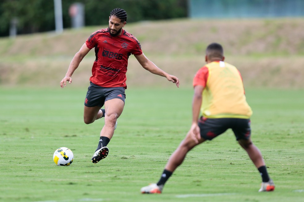 Pablo já tem quatro sessões de treino com o grupo principal do Flamengo; nesta segunda treinou de novo — Foto: Gilvan de Souza/Flamengo