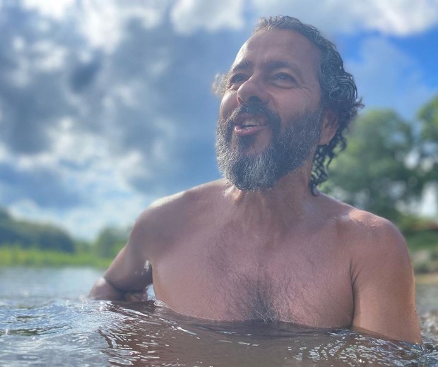 Marcos Palmeira mergulha no Rio Negro (Foto: Reprodução/Instagram @joseloreto)