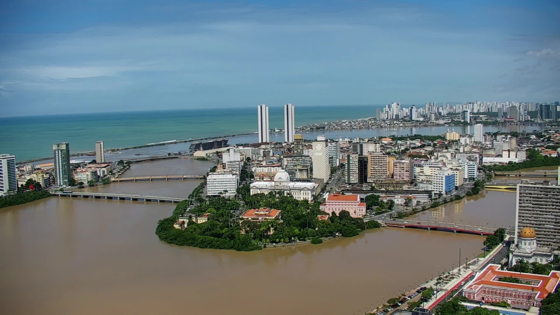 Recife retoma aulas na rede municipal e muda nível de alerta após redução das chuvas