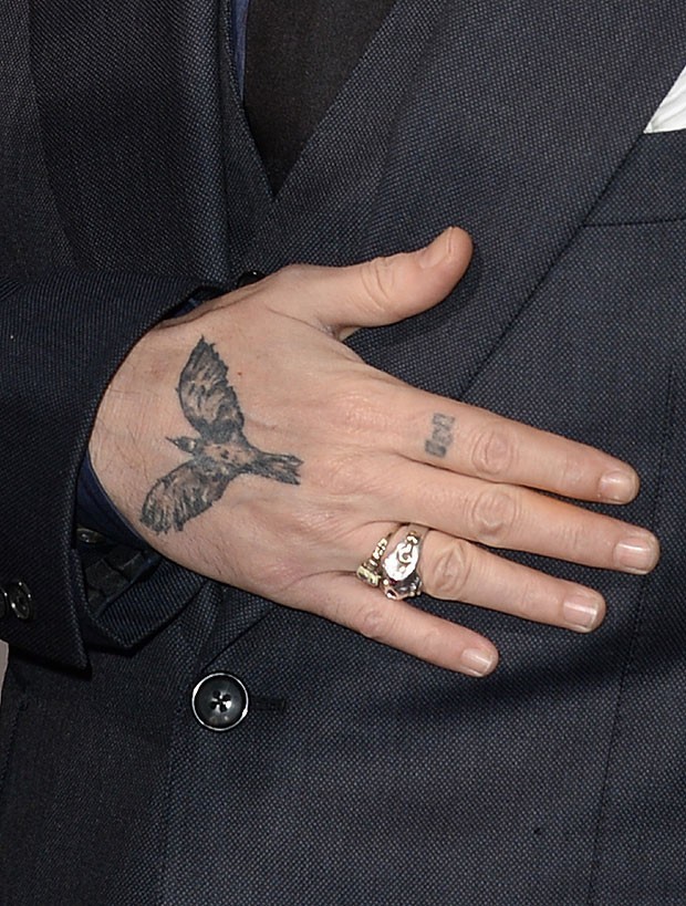 Anel de noivado de Depp, que fica em sua mão direita (Foto: Getty Images)