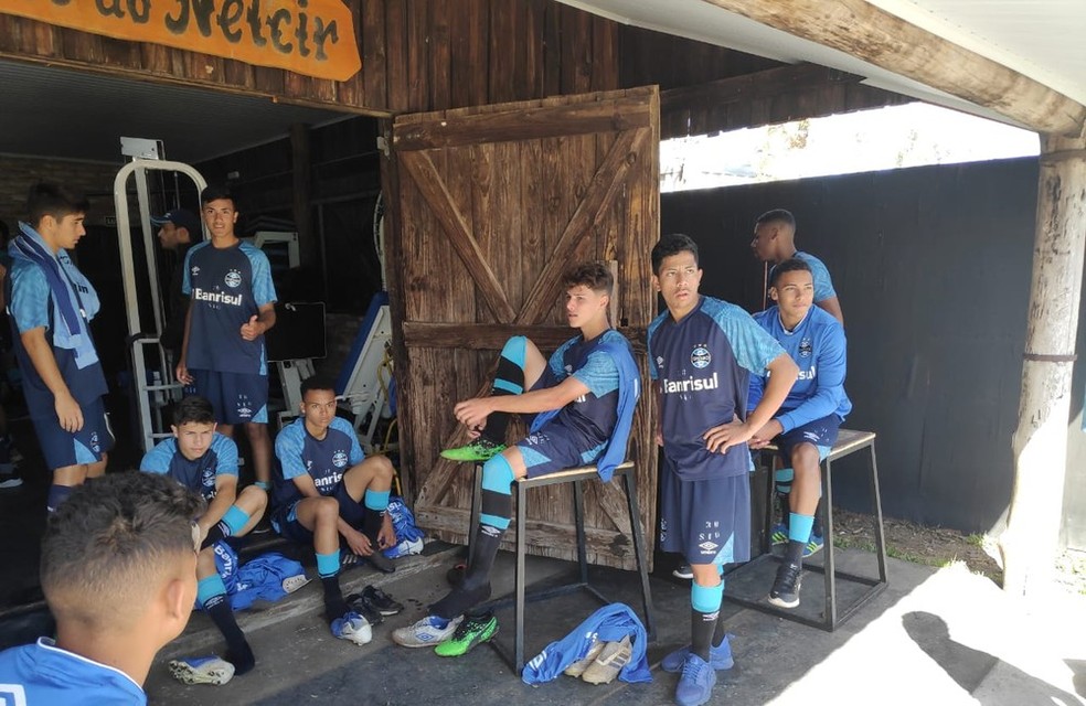 Base do Grêmio retomará treinamentos e projeta volta presencial para agosto