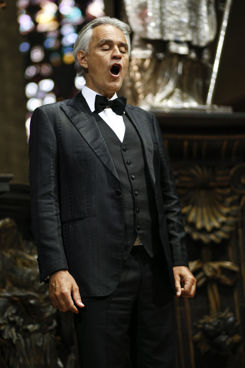 Andrea Bocelli Faz Live Na Catedral De Milao Vazia Fotos Musica G1