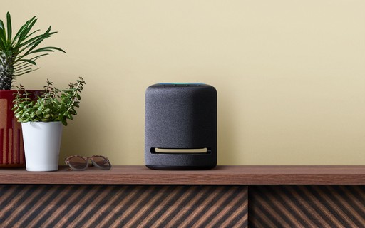 amazon_echo_studio_sidetable.jpg