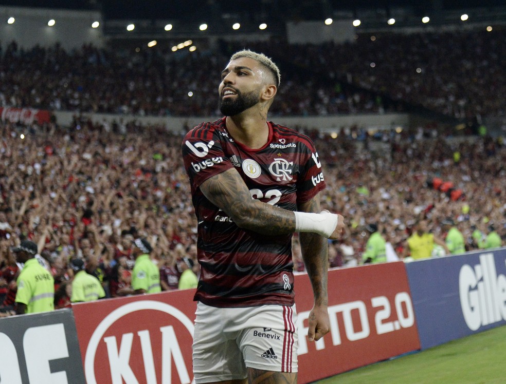 Gabigol comemora o terceiro gol do Flamengo diante do Bahia — Foto: André Durão/GloboEsporte.com
