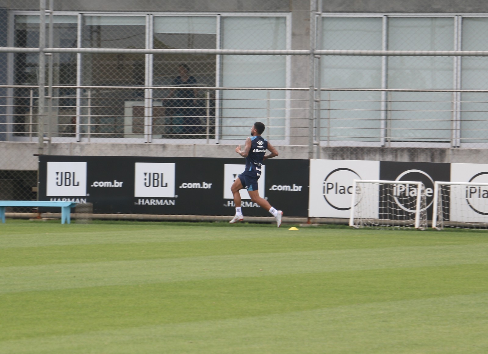 Grêmio volta com treino físico, e André faz trabalho de velocidade à parte do grupo