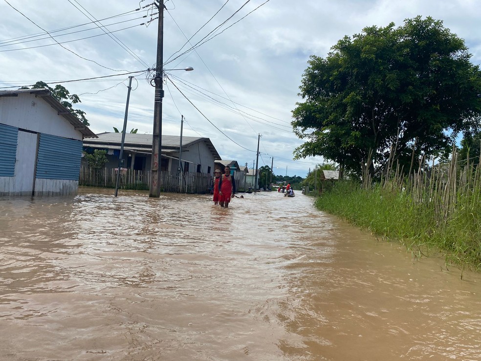 Com cheia do Rio Juruá, 4,5 mil pessoas tiveram que deixar suas casas em Cruzeiro do Sul — Foto: Bruno Vinicius/Rede Amazônica
