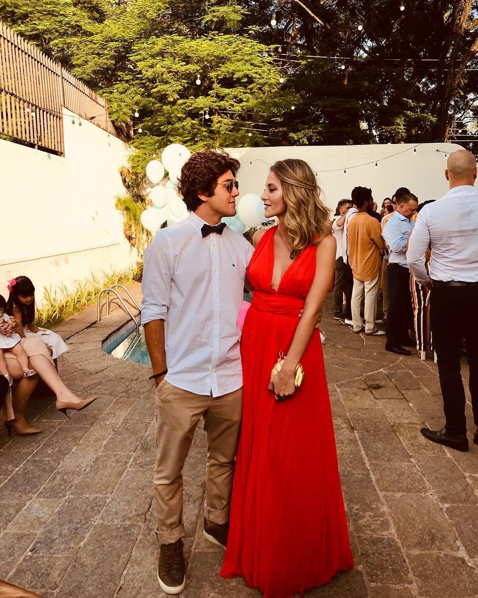 Daniel Rangel e Hanna Romanazzi no casamento de Laura Neiva e Chay Suede &acirc;?? Foto: Reprodu&Atilde;&sect;&Atilde;&pound;o/Internet