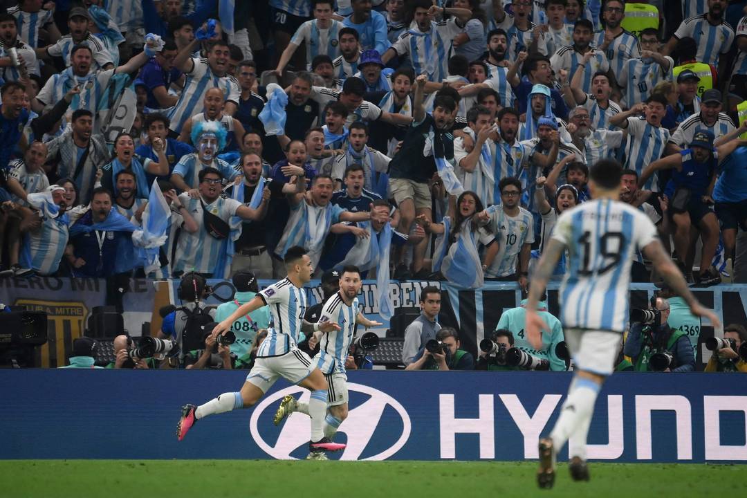 Argentinos comemoram o título da Copa do Mundo.