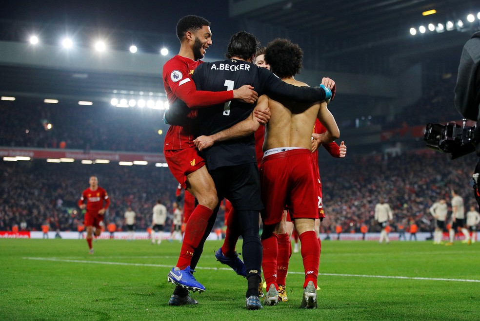 Alisson Salah gol Liverpool Manchester United — Foto: Phil Noble/Reuters