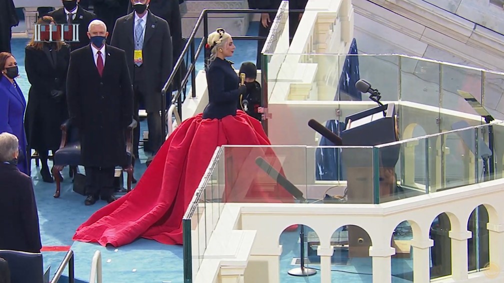 Lady Gaga se apresenta na cerimônia de posse — Foto: Reprodução