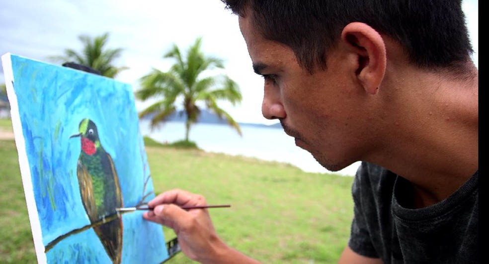 Fábio descobriu na natureza a inspiração para pinturas e fotografias de aves. — Foto: Terra da Gente/Arquivo Pessoal