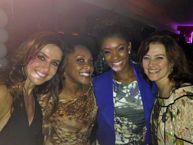 Monique Curi, Elina de Souza, Erika Januza e Claudia Assunção curtem a festa juntas (Foto: Arquivo Pessoal)