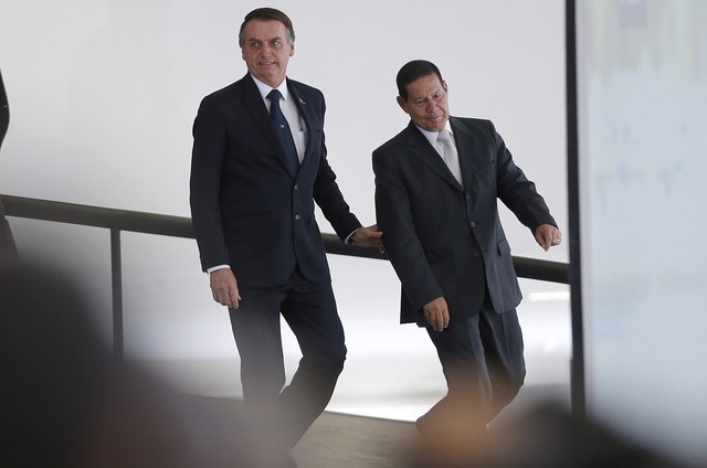 Nos bastidores, Bolsonaro incentiva ataques a Mourão : Lauro Jardim