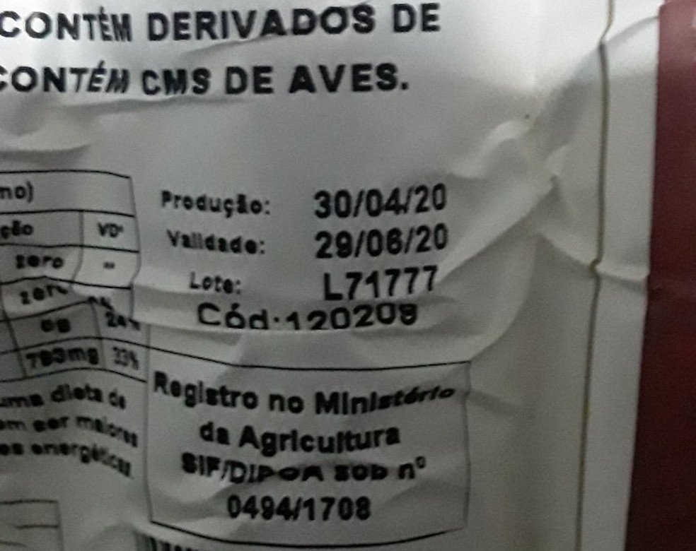 Data de validade vencida da lingui&ccedil;a distribu&iacute;da em cesta b&aacute;sica na regi&atilde;o de Pirituba, Zona Oeste de SP, no in&iacute;cio de agosto. &mdash; Foto: Acervo pessoal 