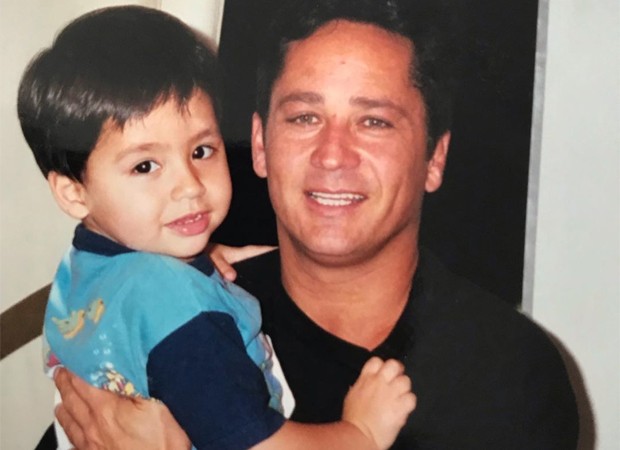 Matheus Vargas, na infância, e o pai, Leonardo (Foto: Reprodução/Instagram)