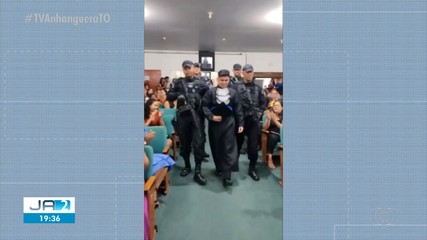 Jovem que perdeu o pai militar em 2019 é surpreendido por integrantes do BOPE em formatura