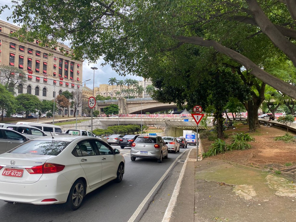 Trânsito na Avenida 23 de Maio na tarde desta sexta-feira (2) — Foto: Deslange Paiva/g1
