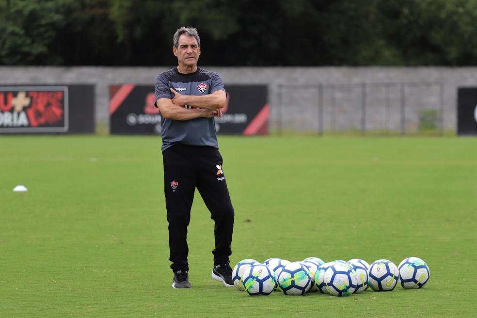 paulo cÃ©zar carpegiani; carpegiani; carpegiani vitÃ³ria â€” Foto: MaurÃ­cia da Matta / EC VitÃ³ria / DivulgaÃ§Ã£o