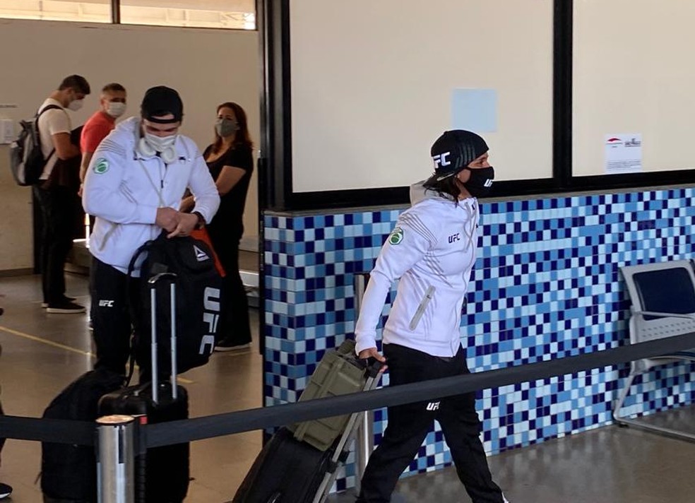 Sorriso vai ao encontro dos familiares — Foto: Bill Paschoalotto / TV Fronteira