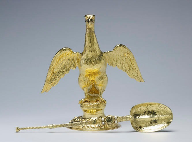 Ampola de ouro e em formato de águia é um dos itens que fazem parte da cerimônia — Foto: Reprodução