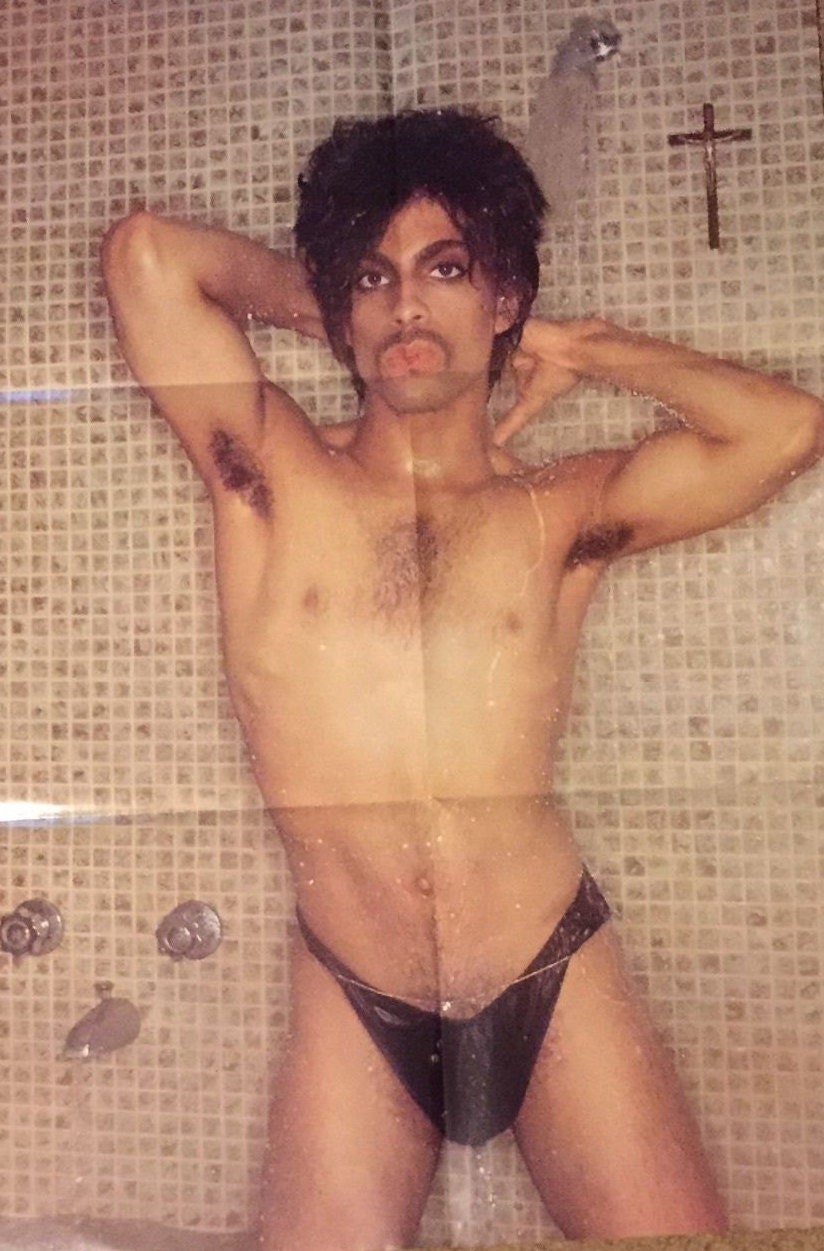 Pôster de Prince semi nu, em 1981 (Foto: Reprodução)