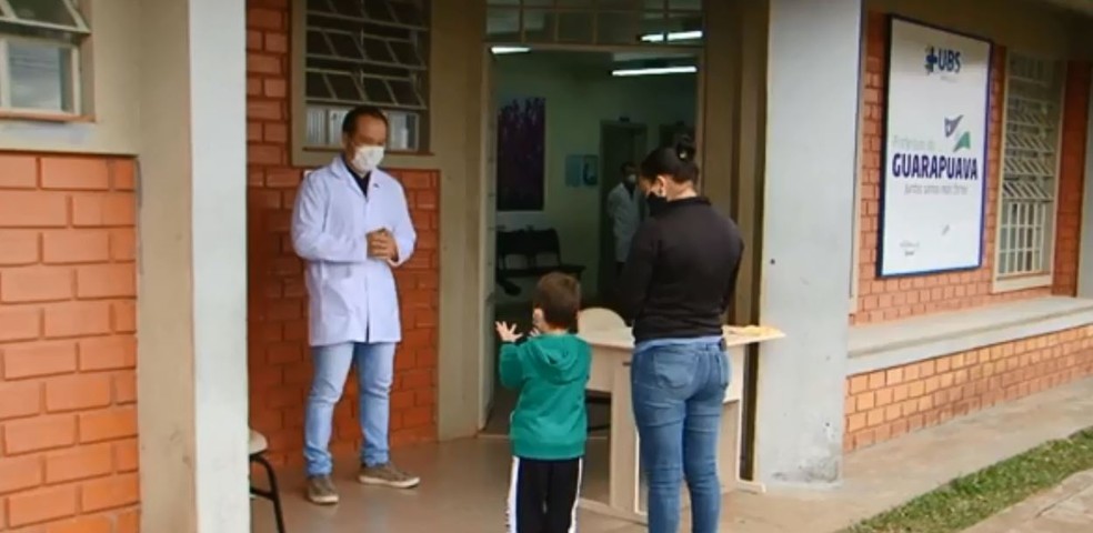 Assim como o Willian, mais de 105 mil profissionais trabalham na área de enfermagem no Paraná, segundo a Sesa — Foto: Divonei Ravanello/RPC