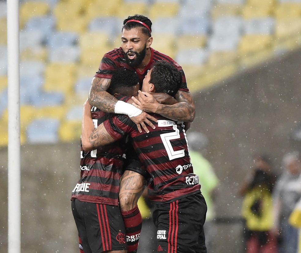 Gabigol, Bruno Henrique e Pedro comemoram gol do Flamengo — Foto: André Durão