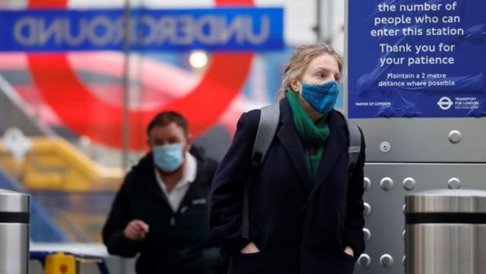 Variante B.1.617 pode colocar em xeque os avanços no enfrentamento da pandemia conquistados em países como o Reino Unido, indicam especialistas — Foto: Getty Images/BBC
