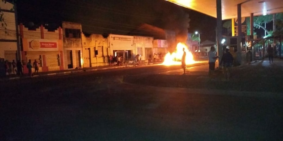 Testemunhas relataram ataque de bandidos em Conceição da Feira — Foto: Pedro Tiago/Site Bahia 10