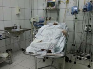 Mulher que teve o corpo queimado está internada na UTI do Hospital Regional de Gurupi (Foto: Wesley Silas/Atitute.com)