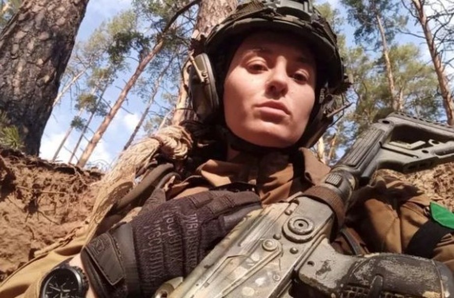 Yara Chronobhuz, médica combatente ucraniana