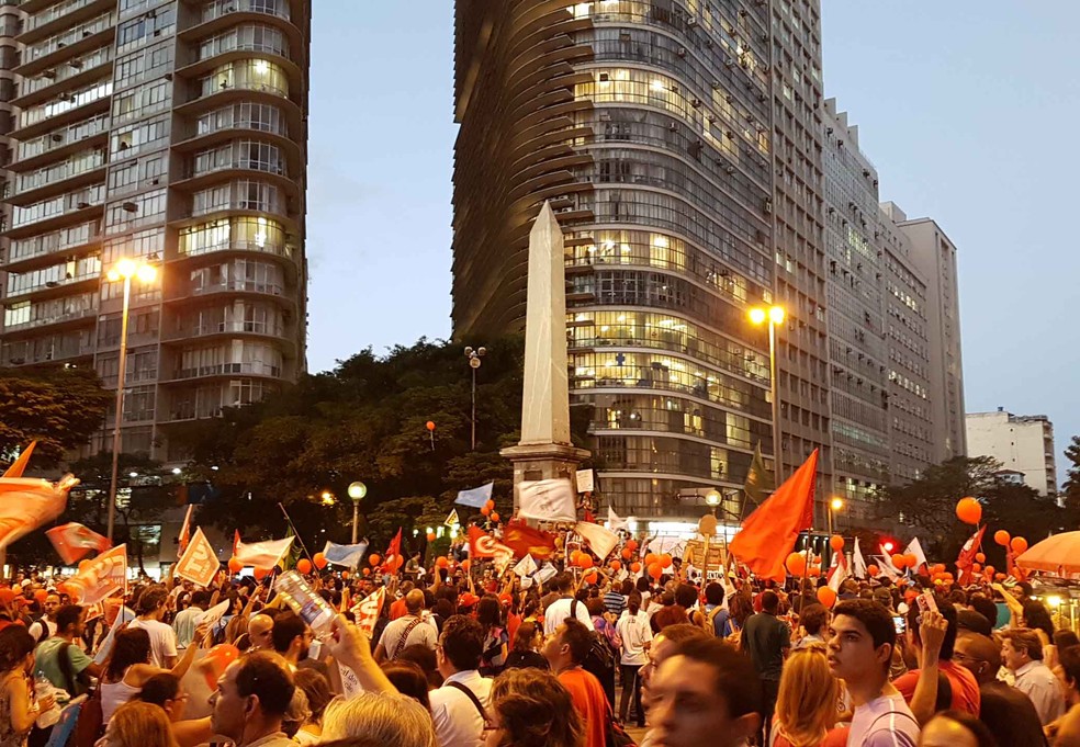 Manifestantes se reúnem na Praça Sete, em Belo Horizonte, no prostesto contra reformas da Previdência e trabalhista. (Foto: Humberto Trajano/G1)