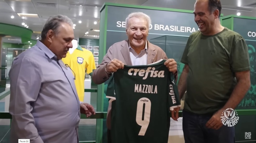 Campeão com a Seleção na Copa de 1958, Mazzola visita o Palmeiras: 