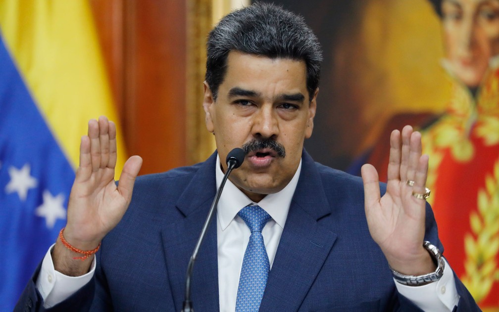 O presidente da Venezuela, Nicolás Maduro, durante entrevista coletiva em Caracas, no dia 14 de fevereiro — Foto: AP Photo/Ariana Cubillos