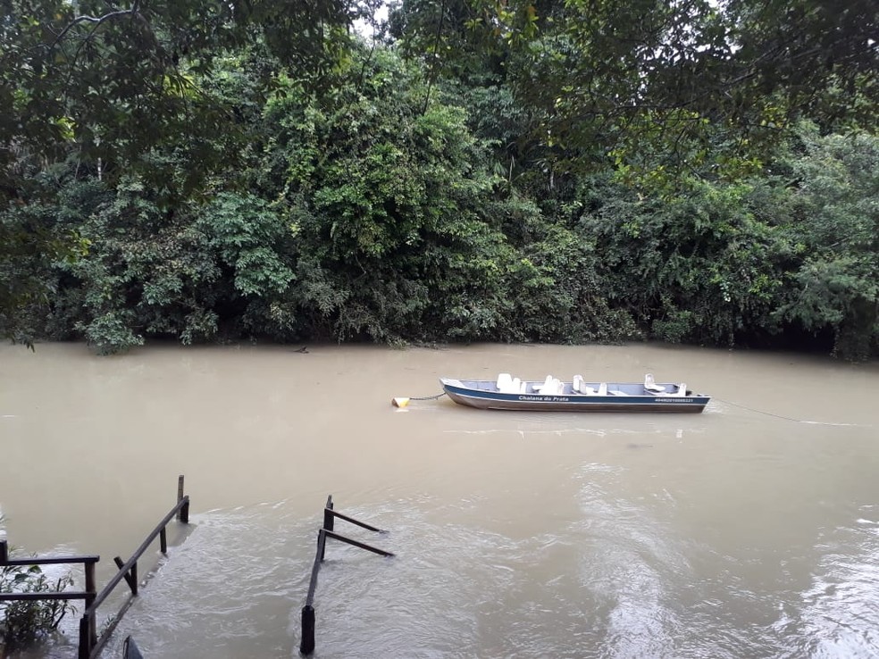 Rio da Prata, em Jardim, conhecido pelos passeios de Flutuação, ficou com as águas turvas e escuras após chuva no domingo de Páscoa (20) — Foto: Facebook/Reprodução 