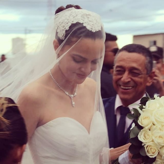 Barbara Fialho no casamento com Rohan Marley (Foto: Reprodução/Instagram @marciayellow)