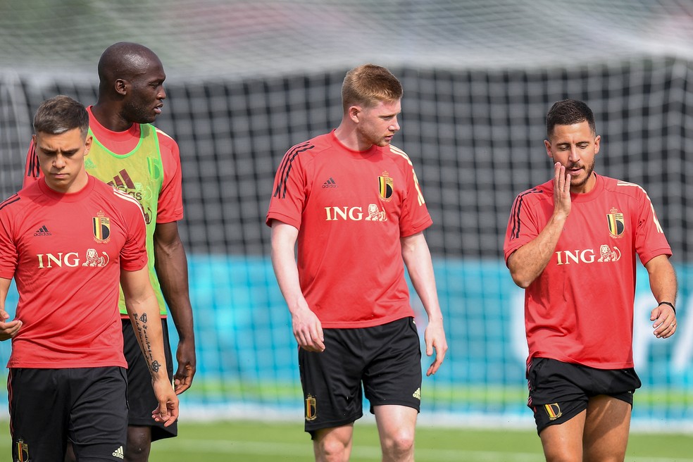 Kevin de Bruye e Eden Hazard no treino da seleção da Bélgica — Foto: JOHN THYS / AFP