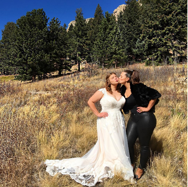 A modelo Ashley Graham no casamento da irmã (Foto: Instagram)