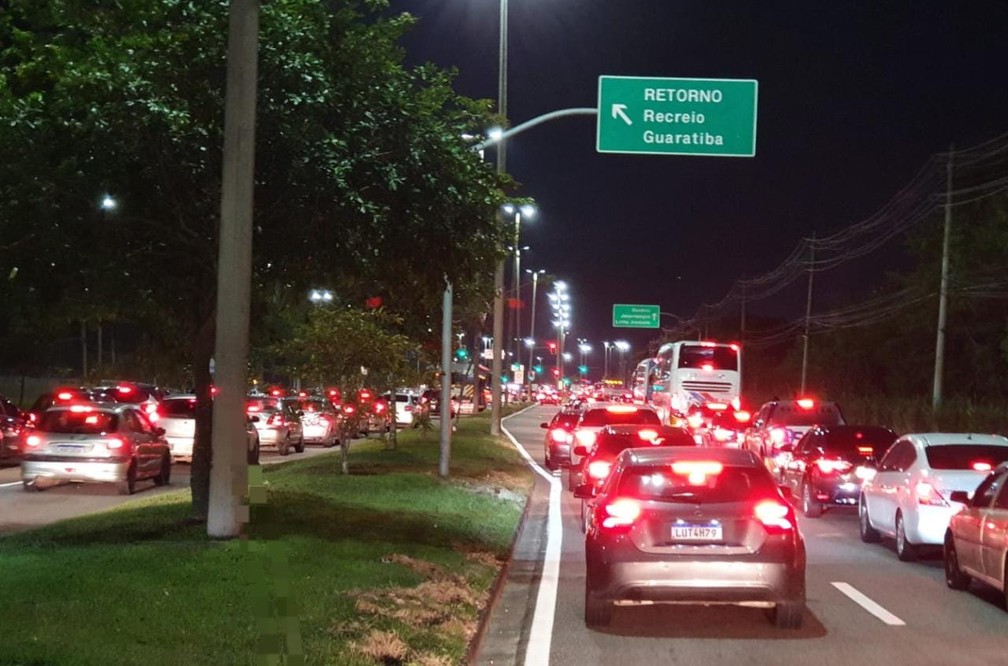 Trânsito parado na Barra — Foto: Gustavo Wanderley/g1