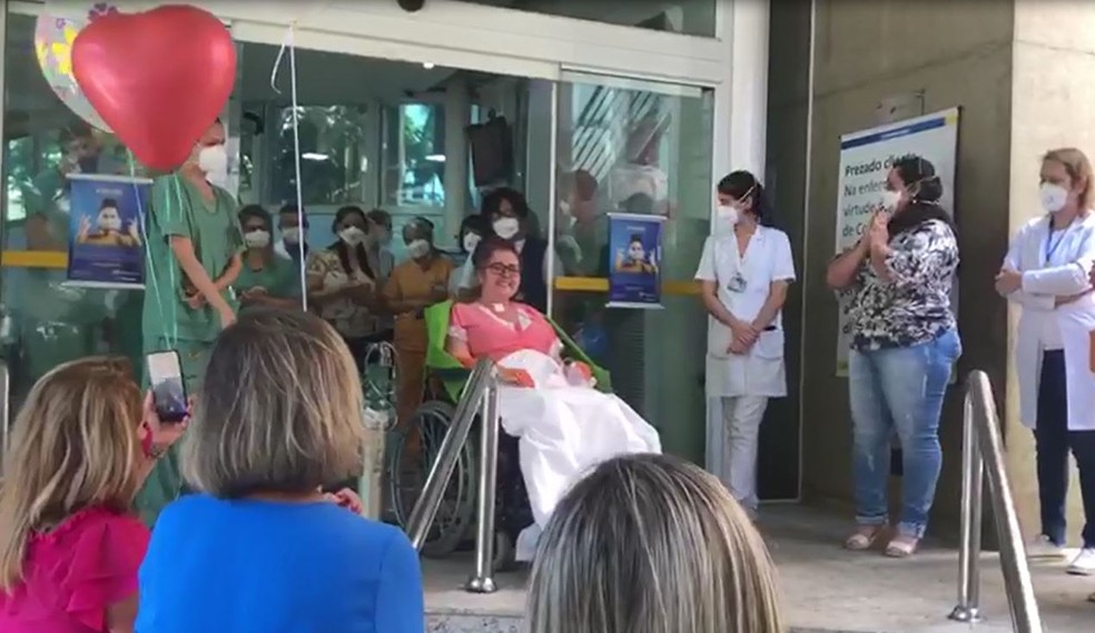 Marisa Dalsico, de 41 anos, recebeu alta do hospital nesta sexta-feira (25) em Ribeirão Preto, SP — Foto: Reprodução
