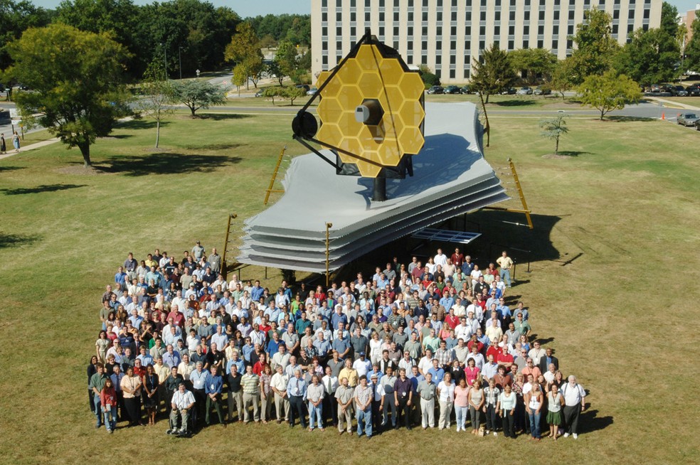 Modelo em tamanho real do James Webb, montado no gramado no Goddard Space Flight Center, da Nasa. Foto de março de 2013. — Foto: NASA